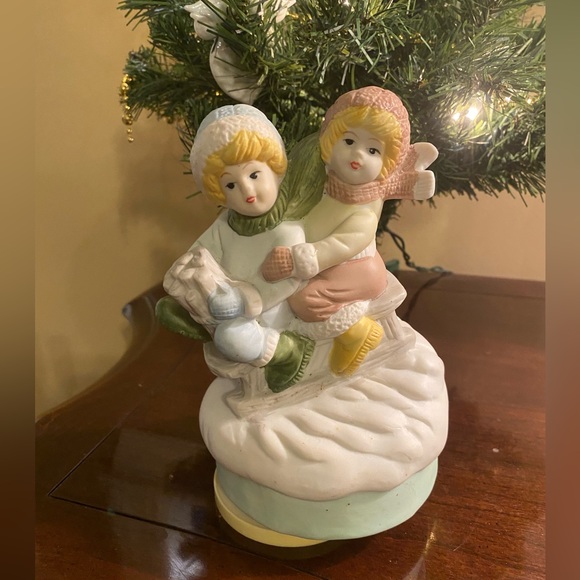 Musical 7” Figure Sledding Those Were the Days Ceramic Vintage - Picture 5 of 8